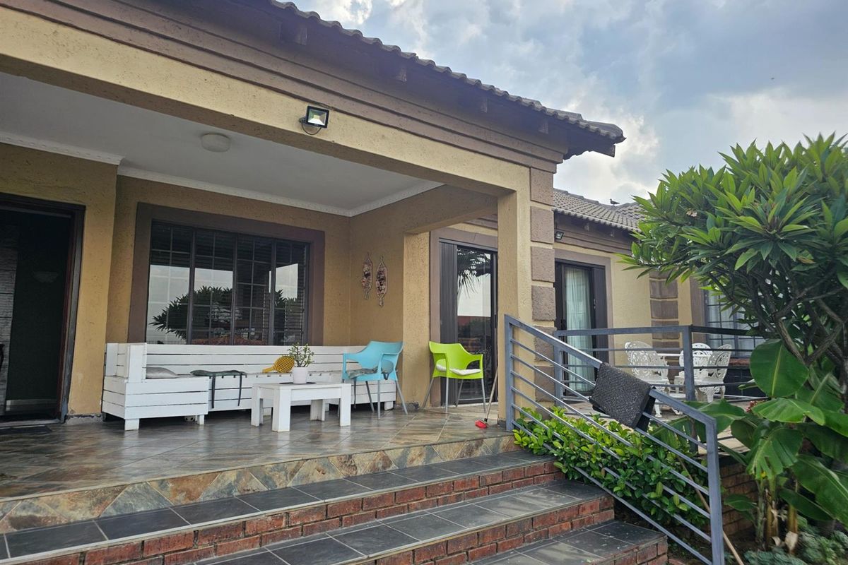 Perfect for the growing family, comfortable living. - Photo 2