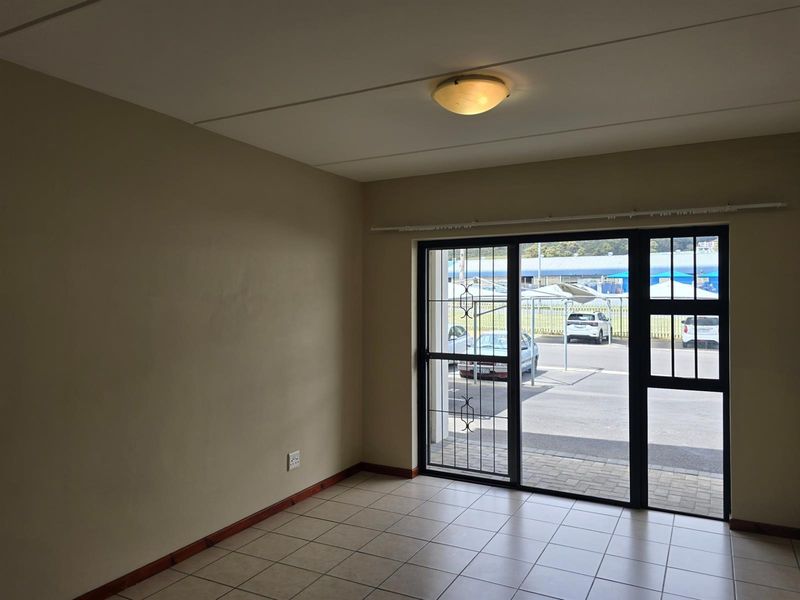 Spacious 2 bed 2 bath in popular estate - Photo 5