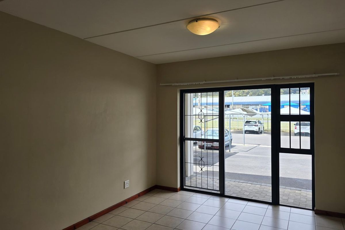 Spacious 2 bed 2 bath in popular estate - Photo 5