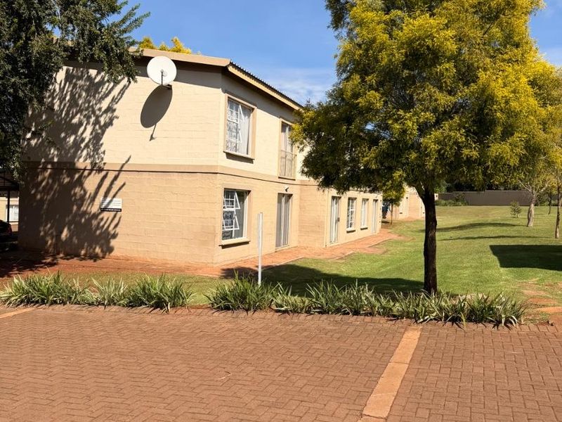 Apartment For Sale in Sunnyridge, Newcastle, KwaZulu Natal - Photo 3