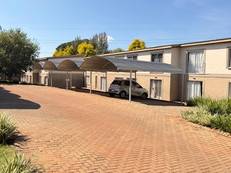 Apartment For Sale in Sunnyridge, Newcastle, KwaZulu Natal - Photo 2