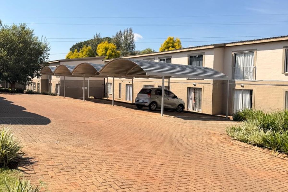 Apartment For Sale in Sunnyridge, Newcastle, KwaZulu Natal - Photo 2