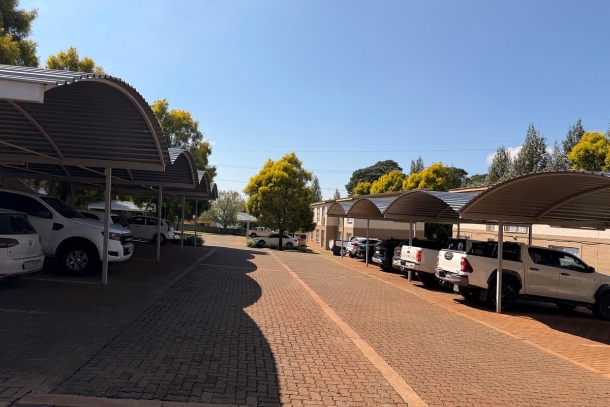 Apartment For Sale in Sunnyridge, Newcastle, KwaZulu Natal - Photo 4