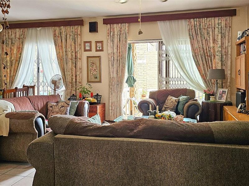 Apartment For Sale in Uvongo, KwaZulu Natal - Photo 9