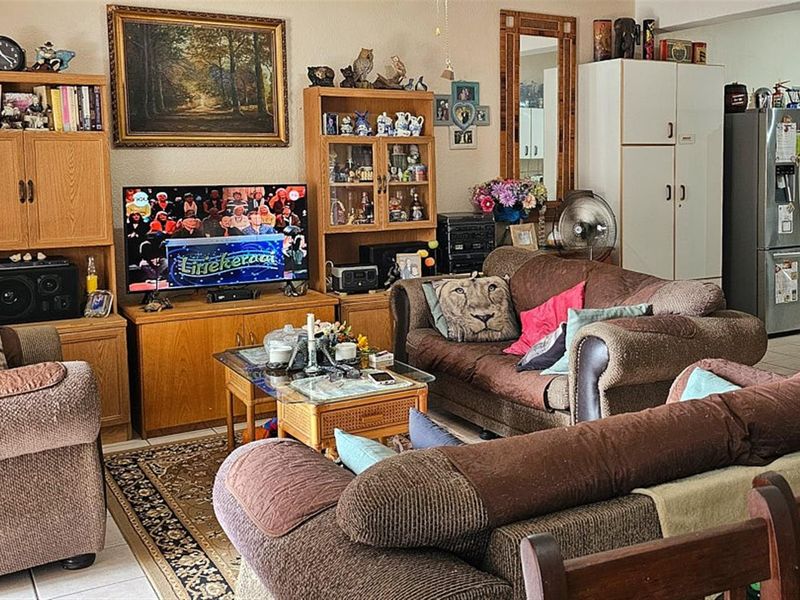 Apartment For Sale in Uvongo, KwaZulu Natal - Photo 2