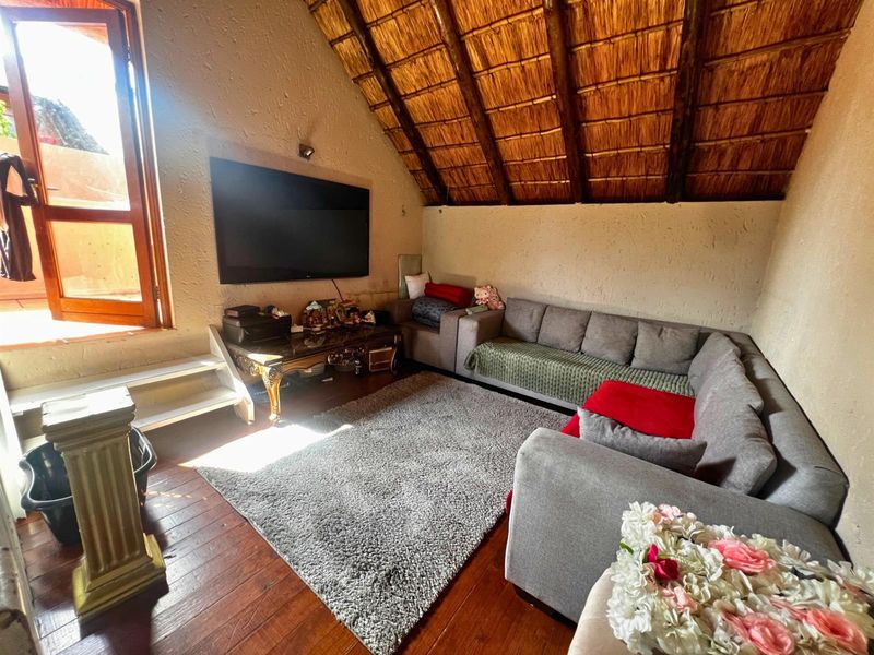 2 Bedroom loft house For Sale in Sunninghill, Sandton - Photo 10