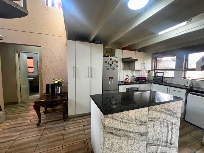 2 Bedroom loft house For Sale in Sunninghill, Sandton - Photo 3