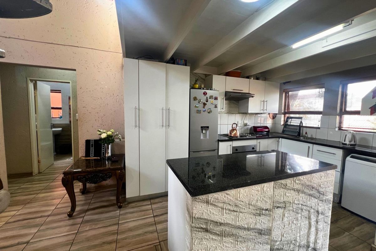 2 Bedroom loft house For Sale in Sunninghill, Sandton - Photo 3