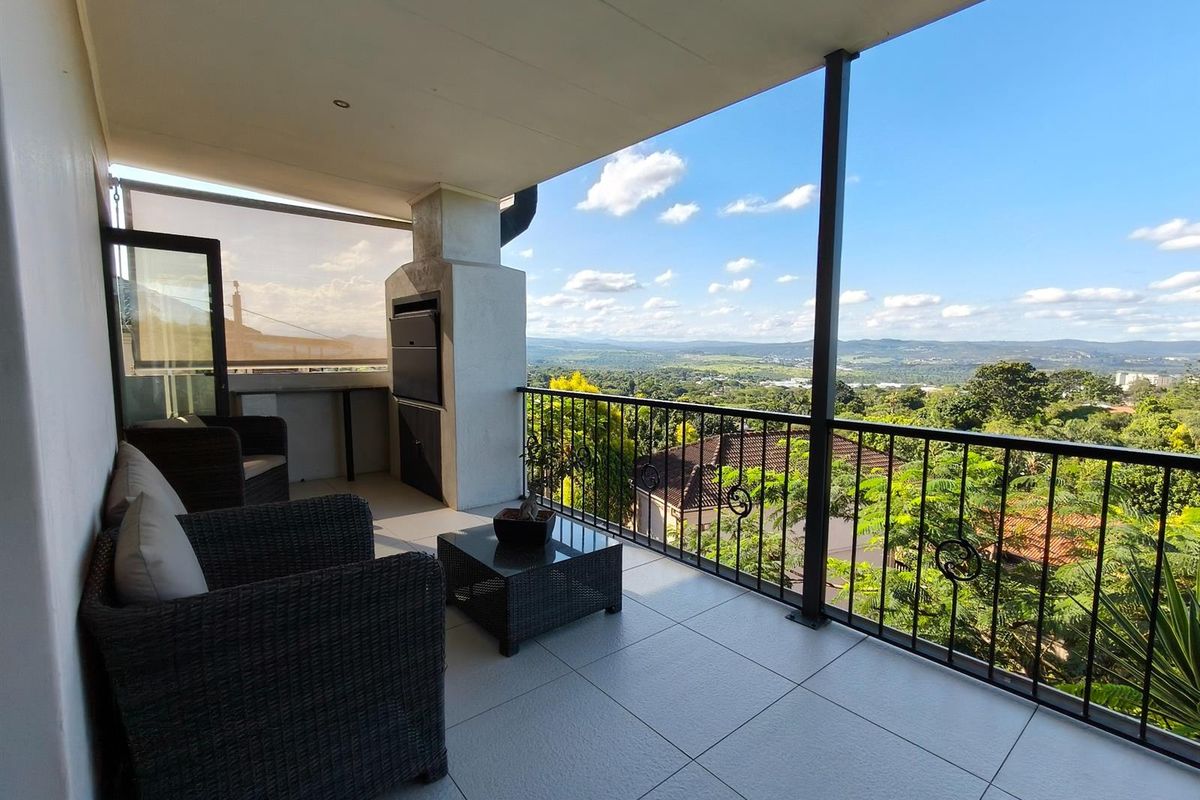 5 Bedroom, 4.5 Bathroom House for Sale in Villa Zebrina with Stunning Views. - Photo 3