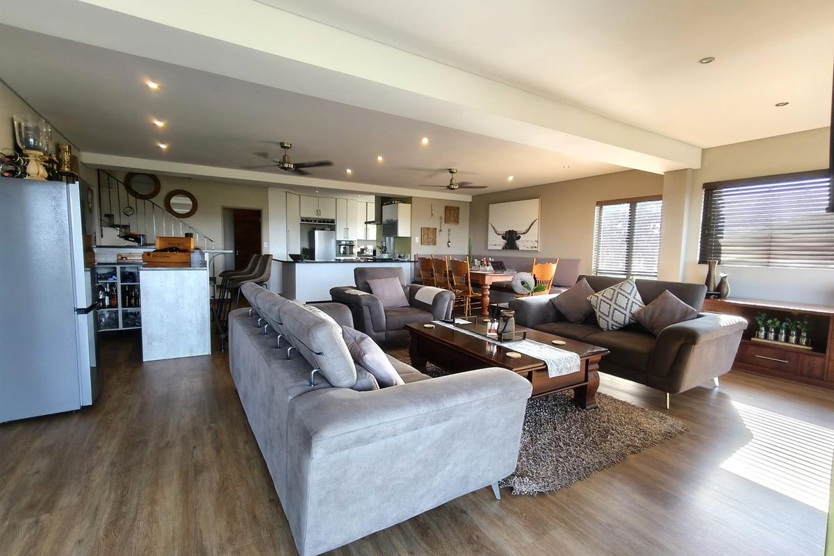 5 Bedroom, 4.5 Bathroom House for Sale in Villa Zebrina with Stunning Views. - Photo 5