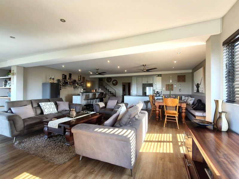 5 Bedroom, 4.5 Bathroom House for Sale in Villa Zebrina with Stunning Views. - Photo 9