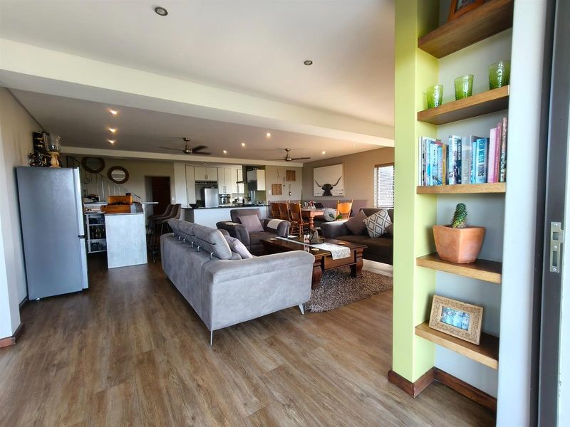 5 Bedroom, 4.5 Bathroom House for Sale in Villa Zebrina with Stunning Views. - Photo 8