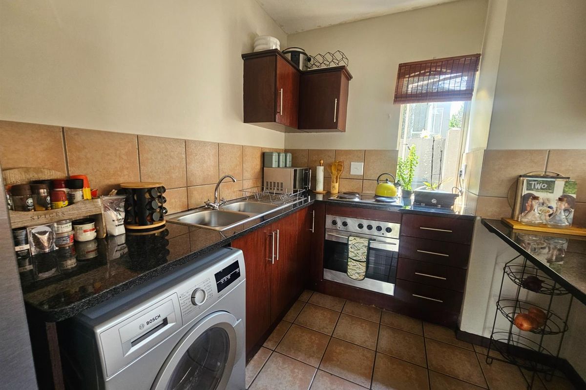 Townhouse For Sale in Nelspruit Ext 37, Nelspruit - Photo 5