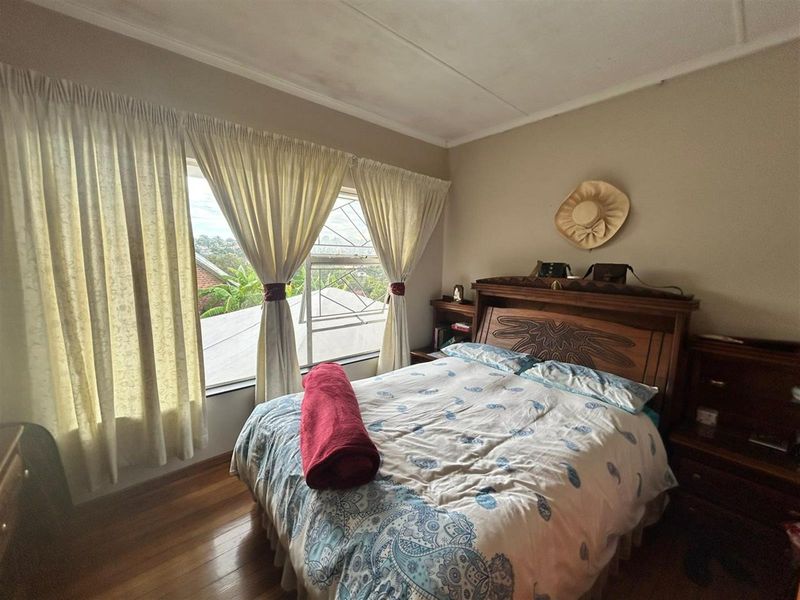 Spacious Family Home with Flatlet and Pool in Amalinda North - Photo 10