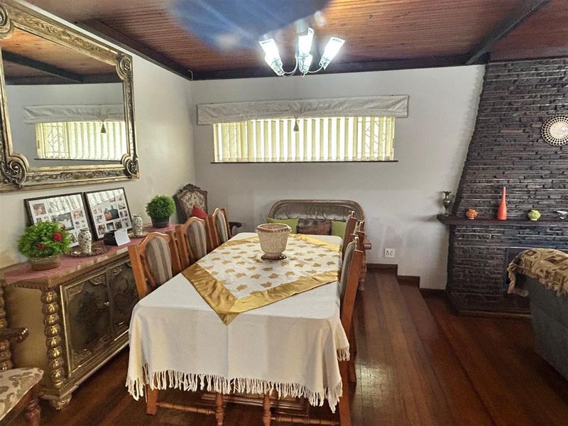 Spacious Family Home with Flatlet and Pool in Amalinda North - Photo 4