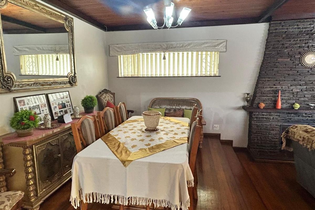 Spacious Family Home with Flatlet and Pool in Amalinda North - Photo 4