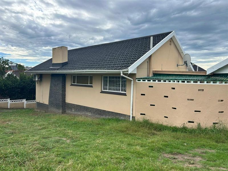 Spacious Family Home with Flatlet and Pool in Amalinda North - Photo 2