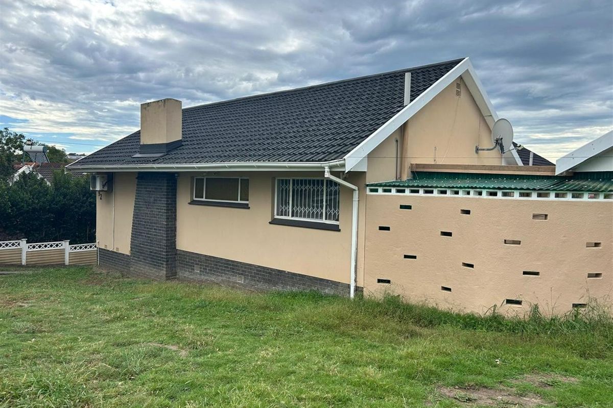 Spacious Family Home with Flatlet and Pool in Amalinda North - Photo 2