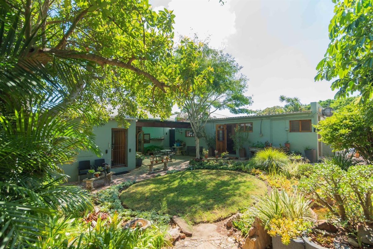 Charming, Immaculate 3 Bedroom Home with Character and Cottage Flatlet - Photo 2