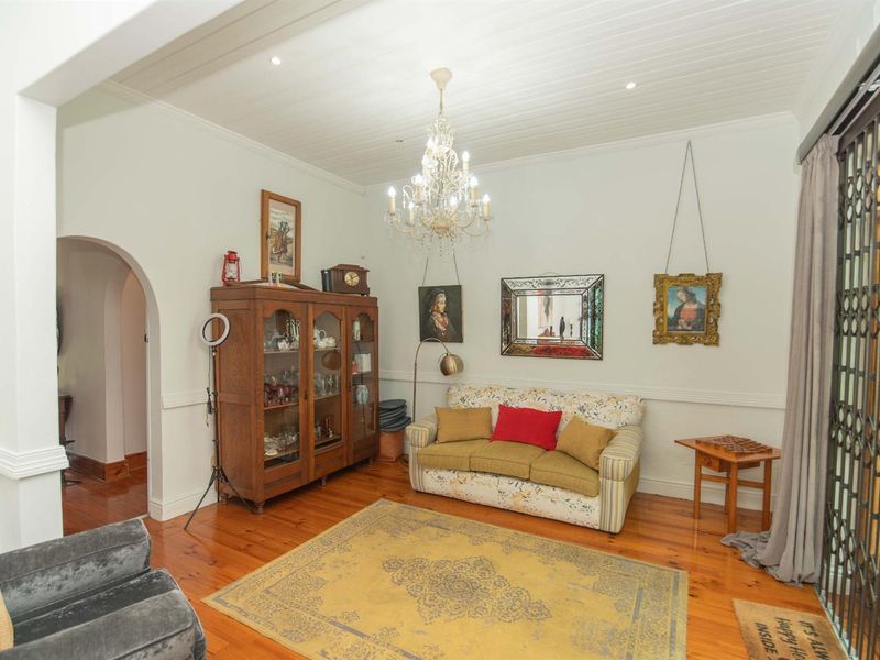 Charming, Immaculate 3 Bedroom Home with Character and Cottage Flatlet - Photo 7