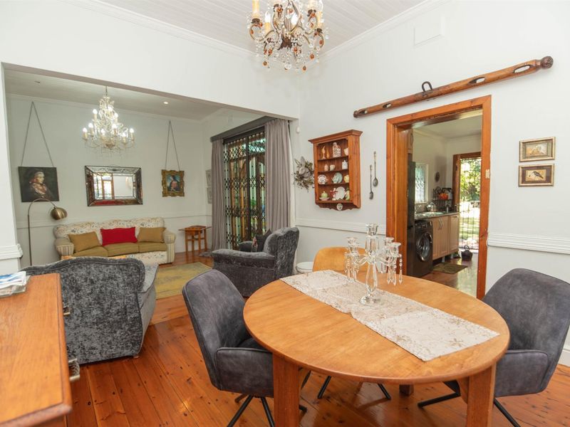 Charming, Immaculate 3 Bedroom Home with Character and Cottage Flatlet - Photo 6