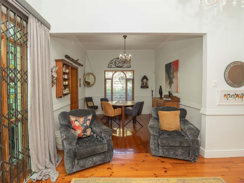Charming, Immaculate 3 Bedroom Home with Character and Cottage Flatlet - Photo 4