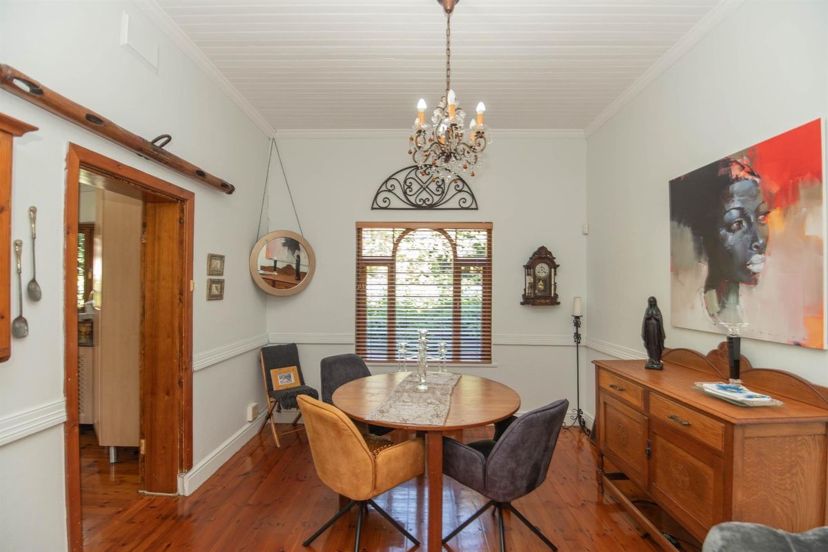 Charming, Immaculate 3 Bedroom Home with Character and Cottage Flatlet - Photo 5