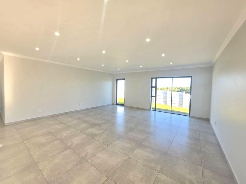 Brand-New Coastal Luxury | Walk to the Beach | No Transfer Duty | VAT Inclusive - Photo 6