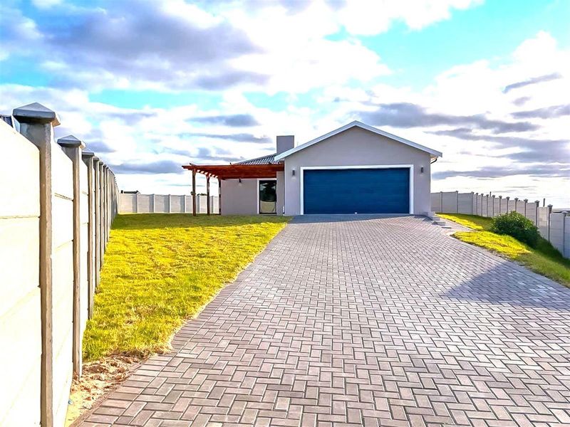 Brand-New Coastal Luxury | Walk to the Beach | No Transfer Duty | VAT Inclusive - Photo 3