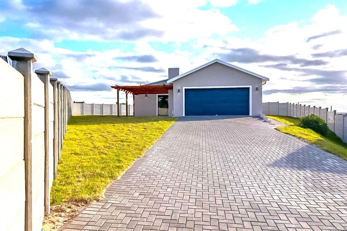 Brand-New Coastal Luxury | Walk to the Beach | No Transfer Duty | VAT Inclusive - Photo 3