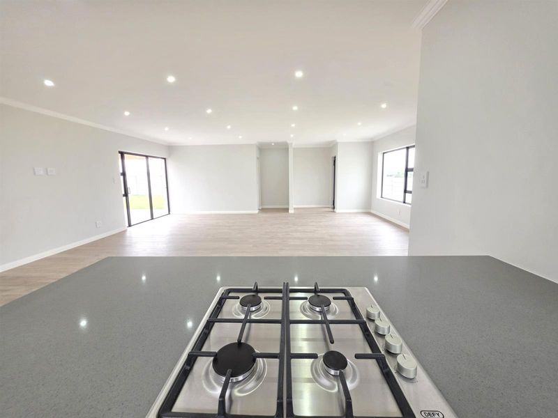 Contemporary Coastal Living | Brand-New | VAT Included - Photo 7