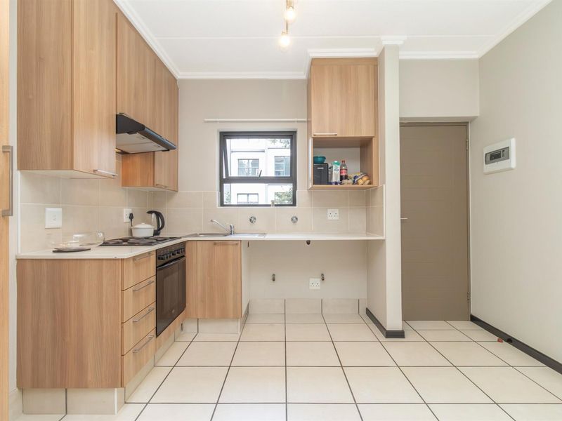 Charming 1 Bedroom Apartment for Sale - Photo 2