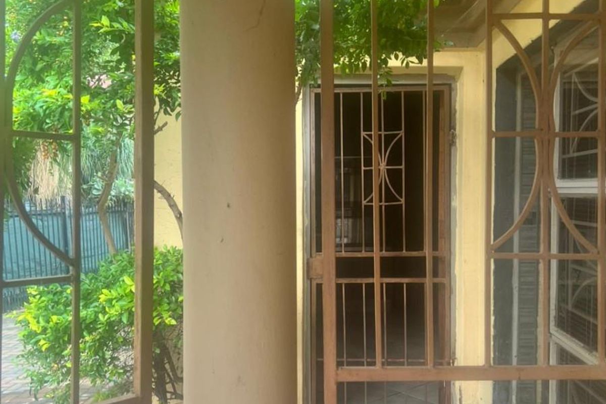 4 Bedroom House For Sale in East Lynne, Pretoria - Photo 5