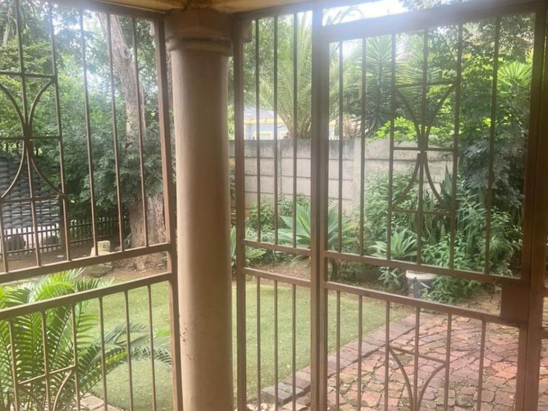 4 Bedroom House For Sale in East Lynne, Pretoria - Photo 6