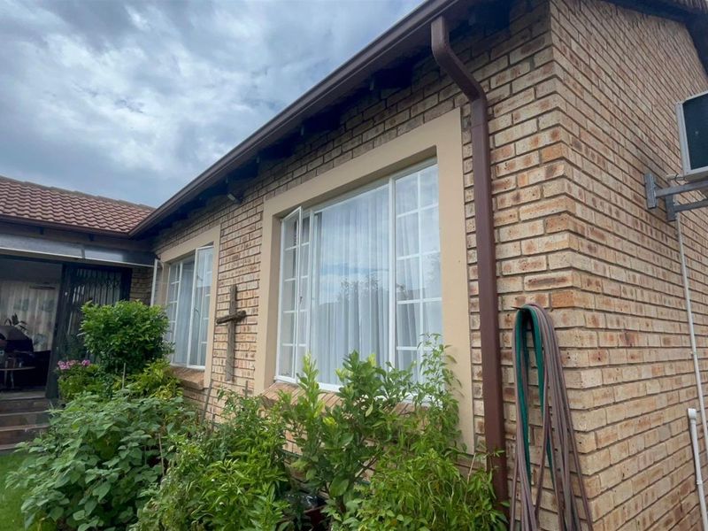Charming 2-Bedroom Townhouse For Sale in Sasolburg Central, Sasolburg - Photo 4