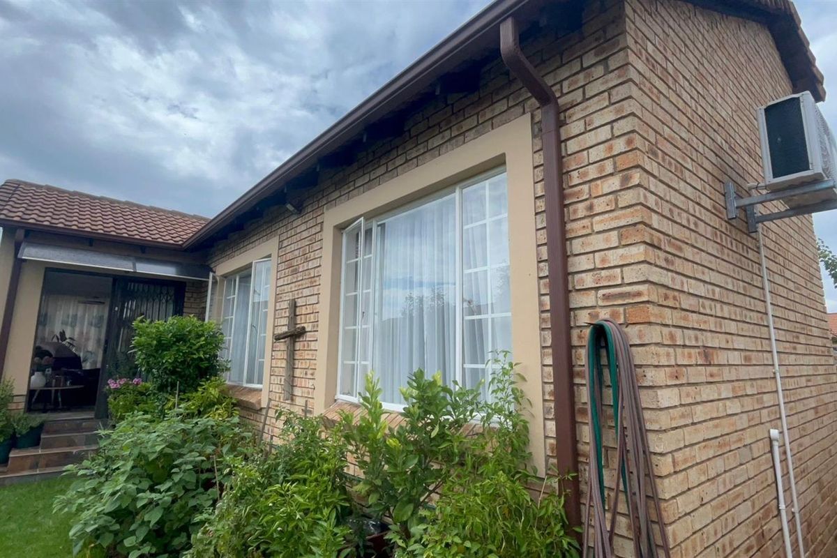 Charming 2-Bedroom Townhouse For Sale in Sasolburg Central, Sasolburg - Photo 4