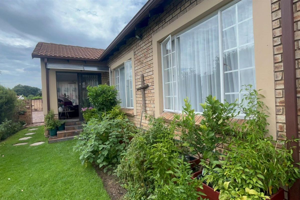 Charming 2-Bedroom Townhouse For Sale in Sasolburg Central, Sasolburg - Photo 5