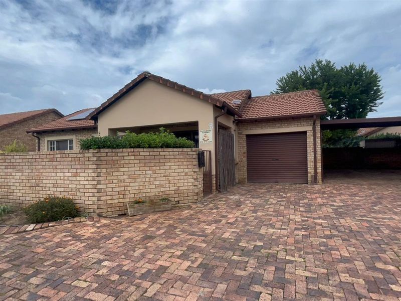 Charming 2-Bedroom Townhouse For Sale in Sasolburg Central, Sasolburg - Photo 1