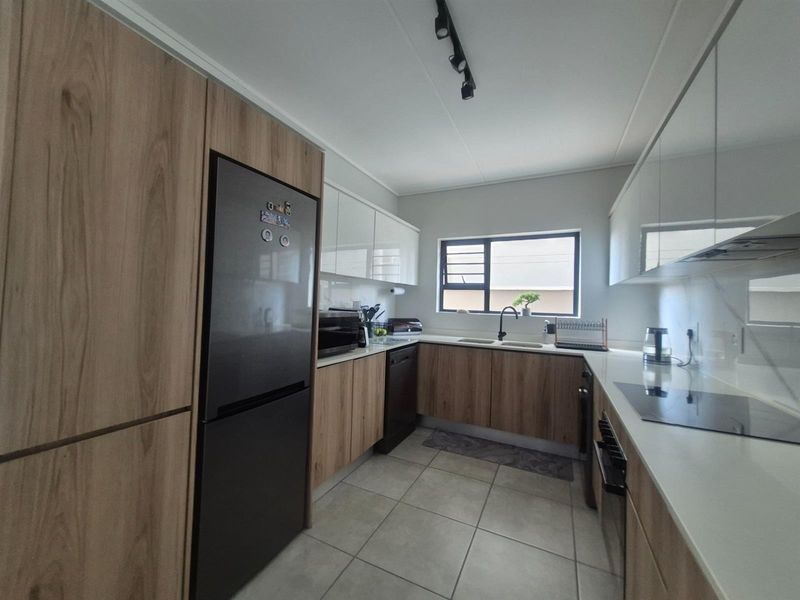 Luxury 3 Bedroom Apartment for sale in Munyaka with Park Views - No Transfer Duty - Photo 9