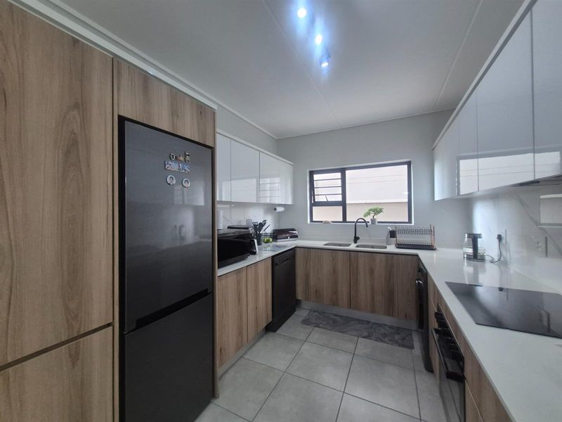 Luxury 3 Bedroom Apartment for sale in Munyaka with Park Views - No Transfer Duty - Photo 7