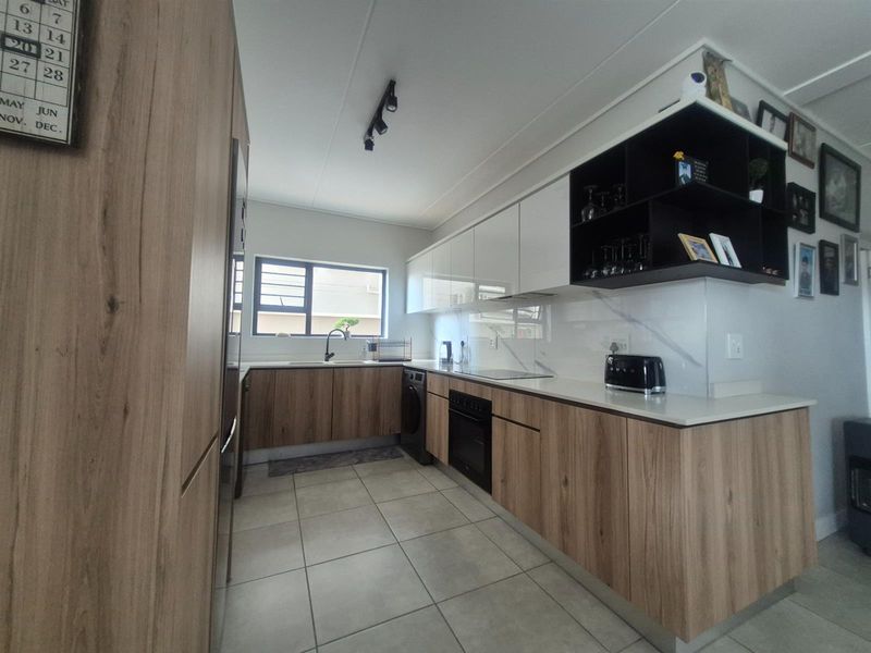 Luxury 3 Bedroom Apartment for sale in Munyaka with Park Views - No Transfer Duty - Photo 6