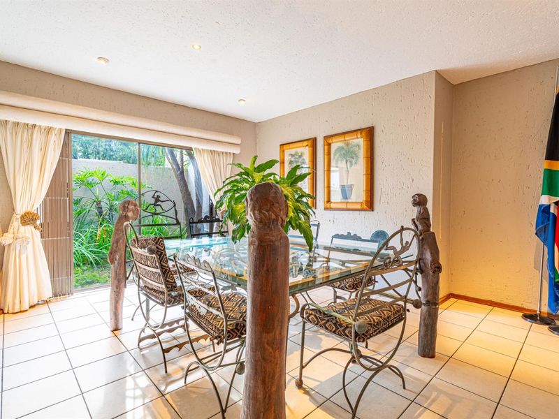 The Perfect Extended Family Home - 5 Bedrooms, Borehole and Timeless Charm in Kyalami Estate - Photo 8