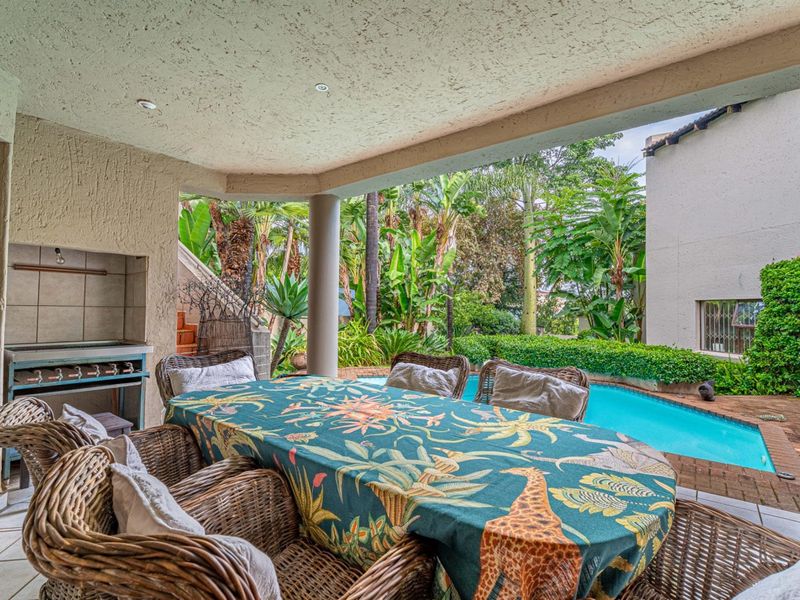 The Perfect Extended Family Home - 5 Bedrooms, Borehole and Timeless Charm in Kyalami Estate - Photo 3