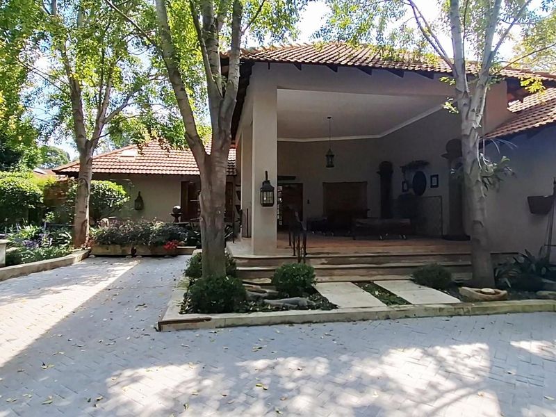 Space, style, and serious entertaining-this Gholfsig gem has it all. - Photo 2