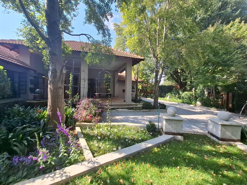 Space, style, and serious entertaining-this Gholfsig gem has it all. - Photo 3