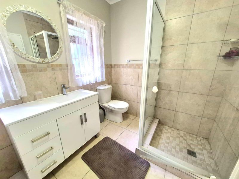 4 Bedroom Holiday Home with Pool and Surround Ocean Views for Easter Rental - Photo 3