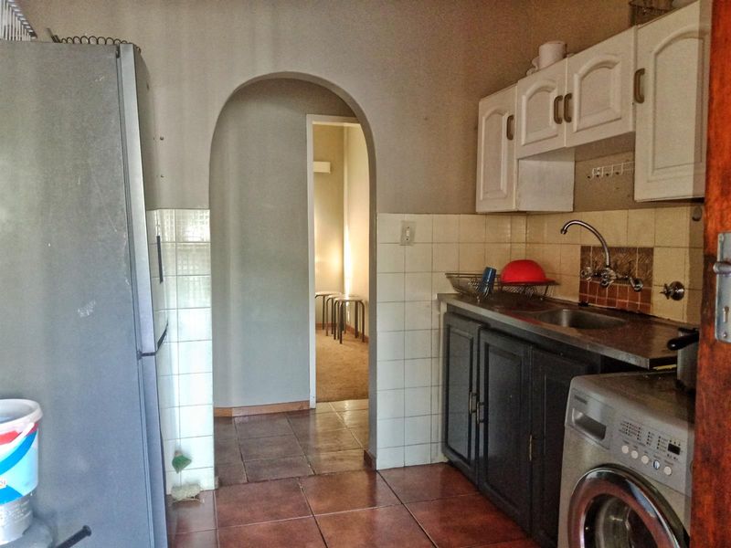 Spacious Family Home with a Swimming Pool To Rent in Dorandia, Pretoria - Photo 9