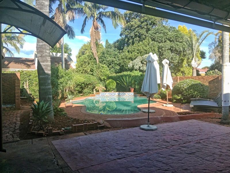 Spacious Family Home with a Swimming Pool To Rent in Dorandia, Pretoria - Photo 8