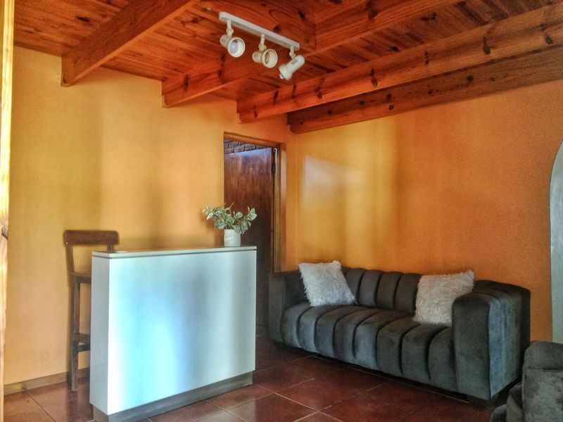 Spacious Family Home with a Swimming Pool To Rent in Dorandia, Pretoria - Photo 7