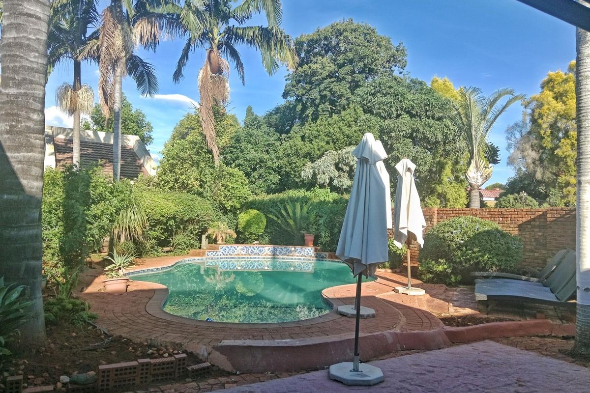 Spacious Family Home with a Swimming Pool To Rent in Dorandia, Pretoria - Photo 4